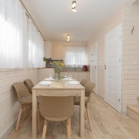 Semesterbostad Kotwica-pobierowo Bukowa 6 *